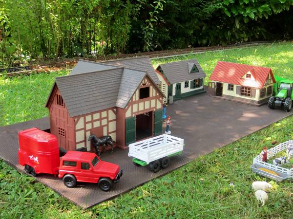Zenner Farm mit Tieren und 2 Wohnhäusern für Spur G Gartenbahn
