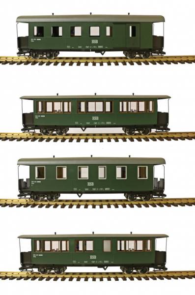 Train Line45: 4 Stück HSB Traditionswagen 900-458 und 900-460 sowie die Traditionswagen Gepäckwagen. 902-303 + 900-458, Spur G.
