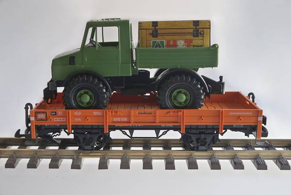 LGB Niederbordwagen mit Unimog, Spur G Gartenbahn