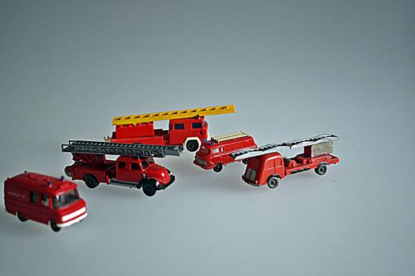 5 Automodelle Feuerwehrwagen 1:87, H0 Wiking