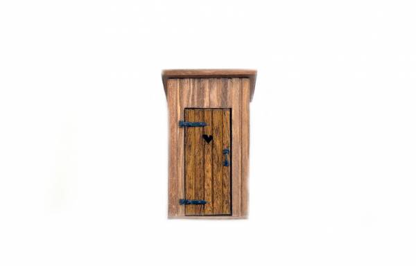 Zenner Toilettenhaus aus Holz, Tür mit Herz, beweglich, Spur G, für LGB