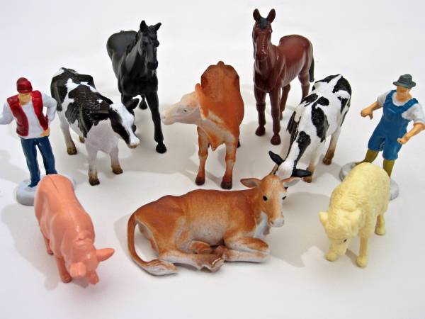 NewRay Set of 8 animals, 2 farmers for LGB Gartenbahn, scale 1:28, gauge G / gauge 1