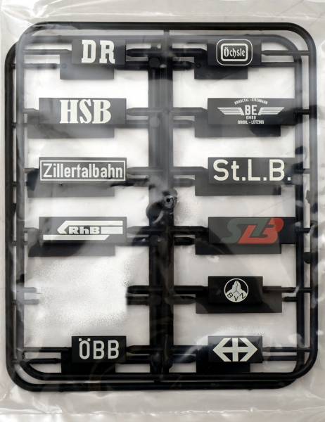 2 Schilderset mit zusammen je11 Schildern verschiedener Bahngesellschaften Spur G (2.Wahl)